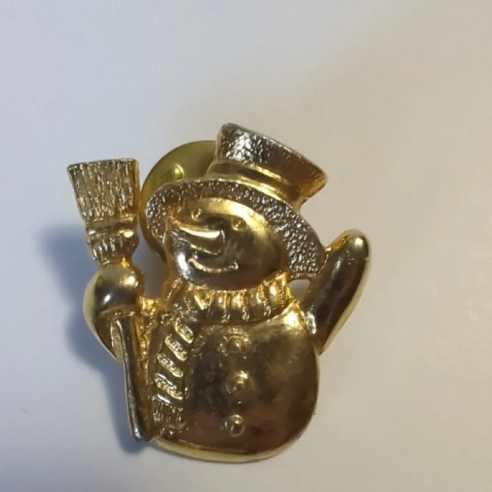 Festive Gold and Green Holiday Brooch Set - Picture 3 of 7